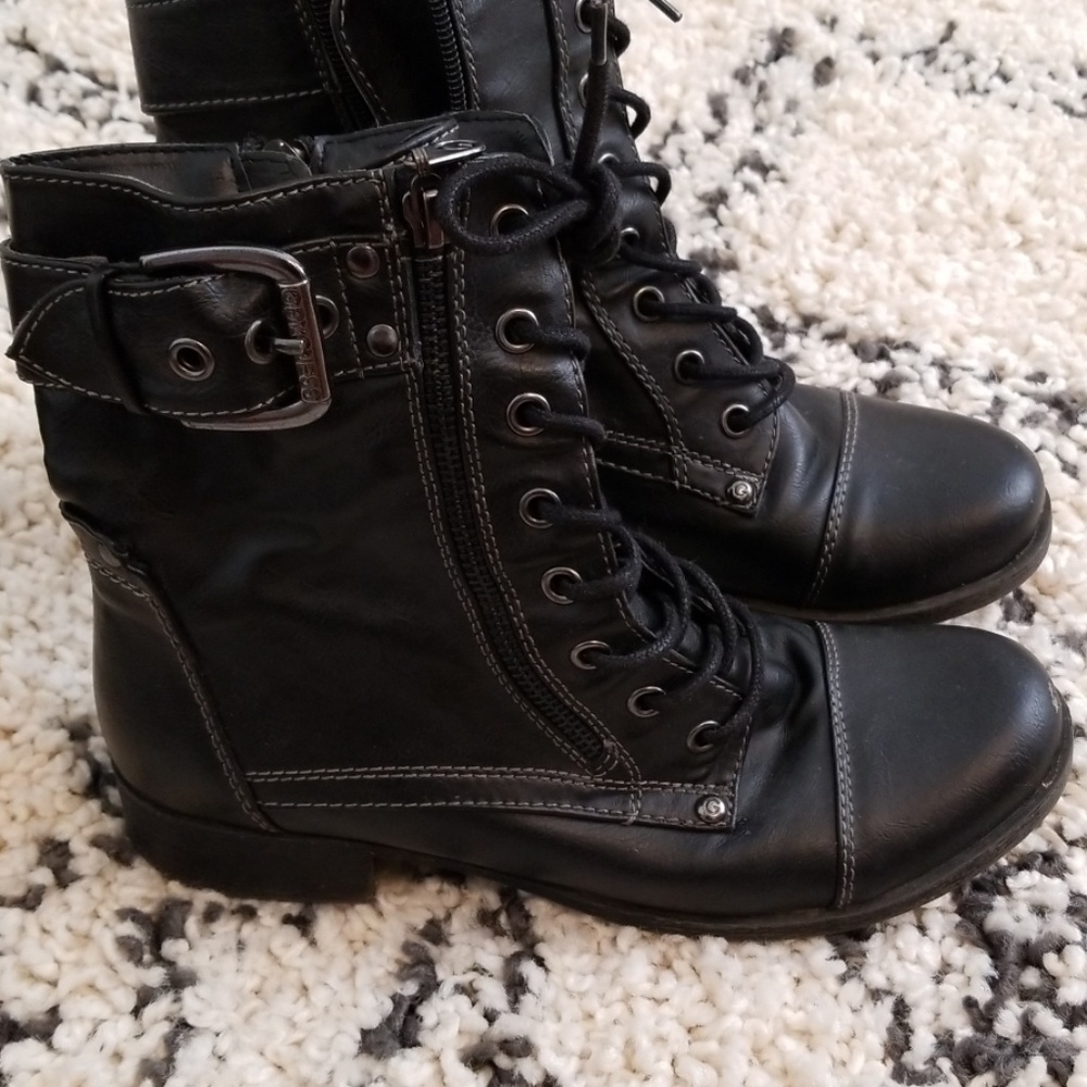 Guess boots